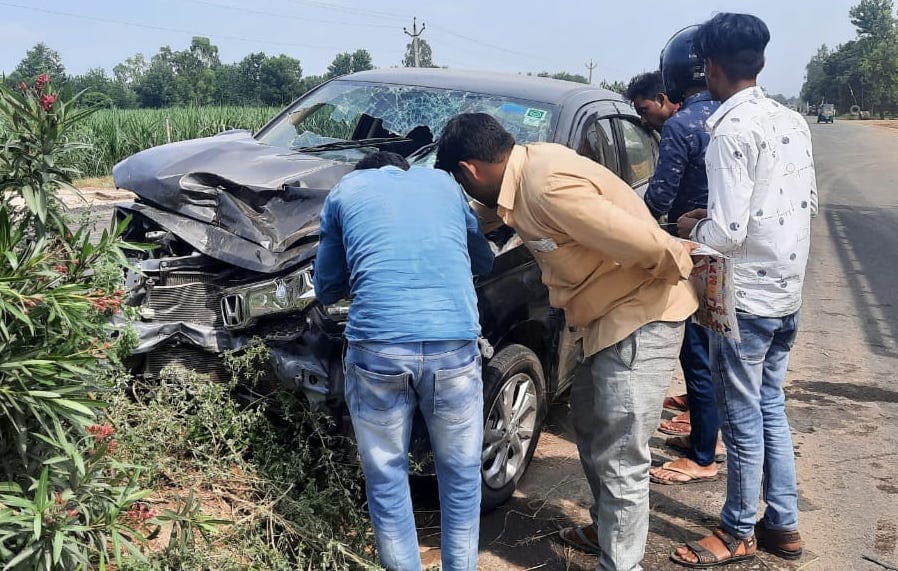 Teenager dies in accident, couple injured