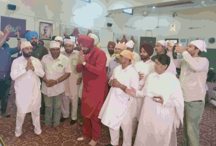 Punjab Congress State President Navjot Sidhu reached Jalandhar today