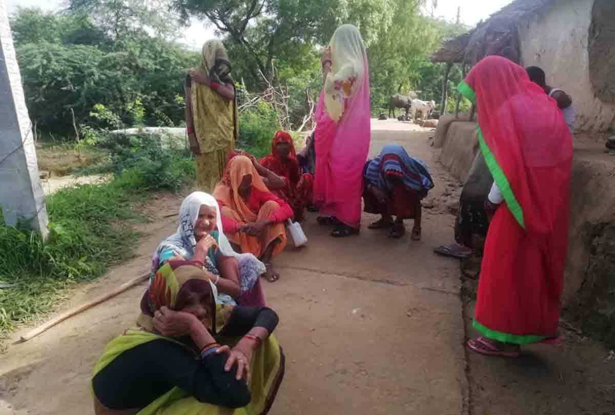 UP: Two innocent people died due to snake bite in the flour of Jalaun, the family members got upset.