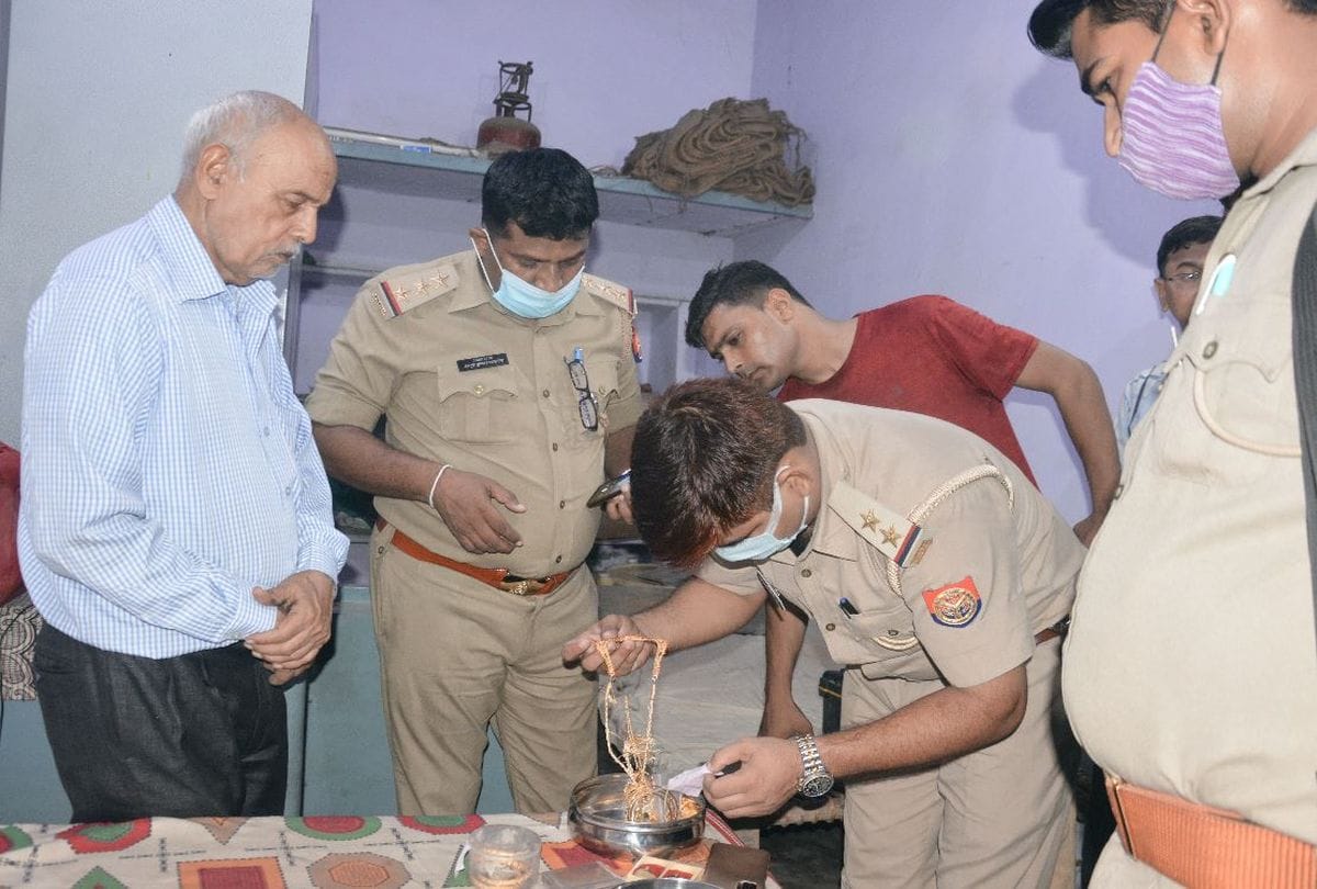 Thieves stole jewellery worth one crore from cloth merchant house in firozbad