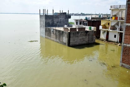 Alert in Prayagraj: Ganga Yamuna reached near danger mark