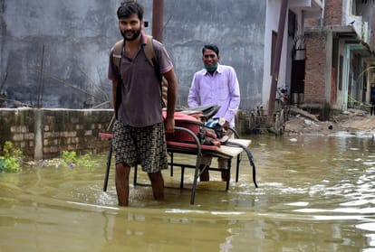 Alert in Prayagraj: Ganga Yamuna reached near danger mark