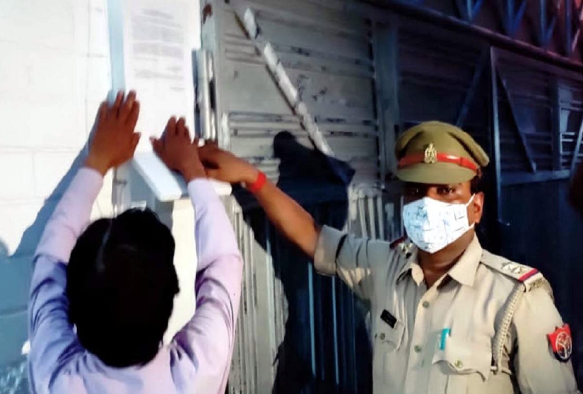 Jauhar University Gate case SDM issued notice to Azam Khan after court order
