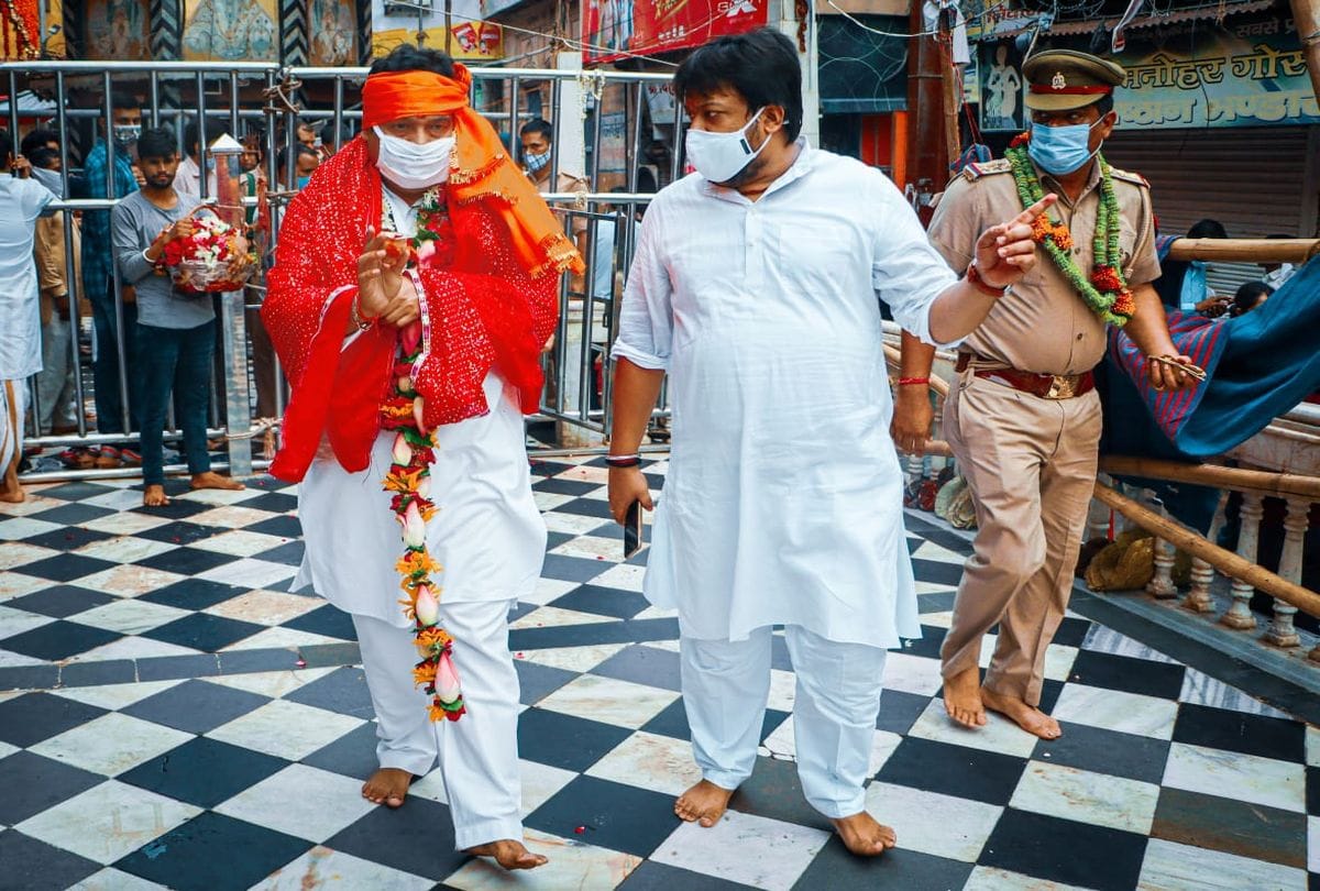 energy minister shrikant sharma offer worship at Banke Bihari Temple in Vrindavan