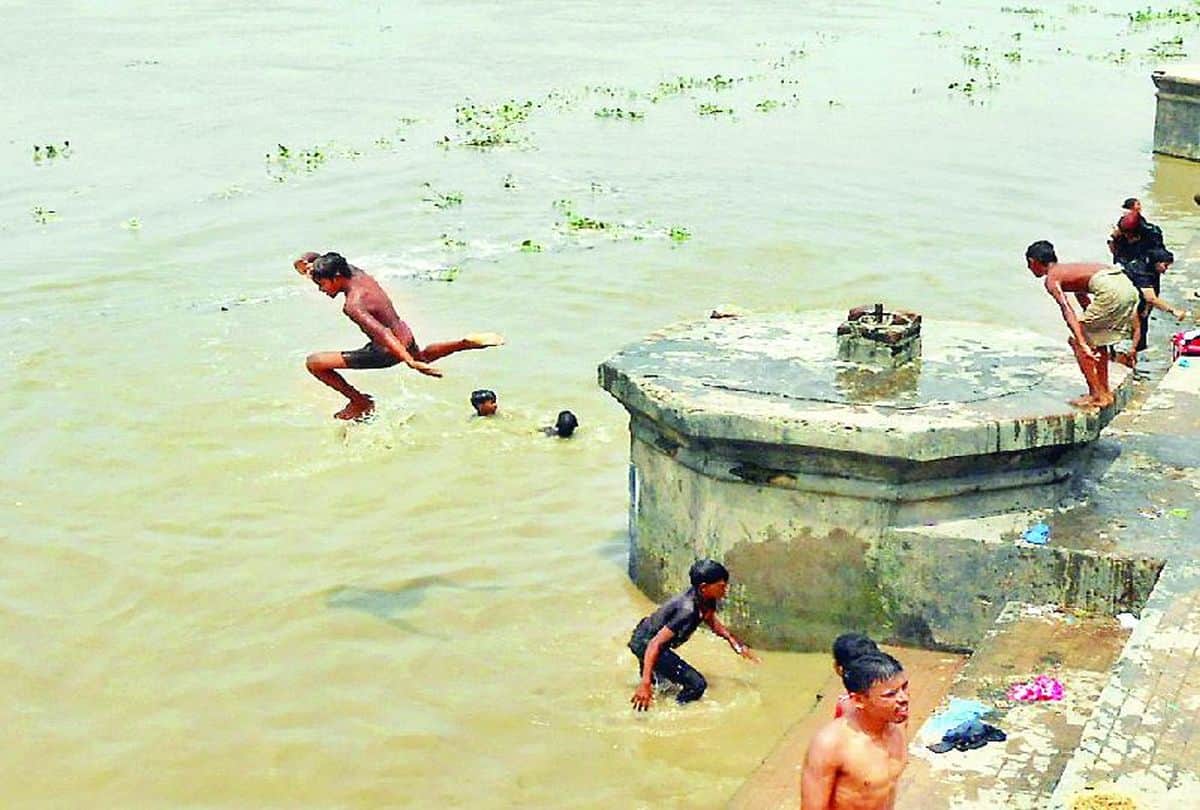 Yamuna river water level decreasing in Agra