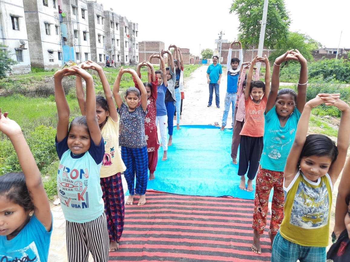 etawah news,Yoga being taught to children in Kanshi Ram Colony