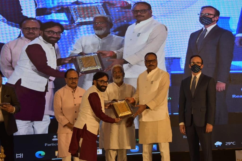 etawah news,Dr. Rajiv Raj received Geet Gangotri Award