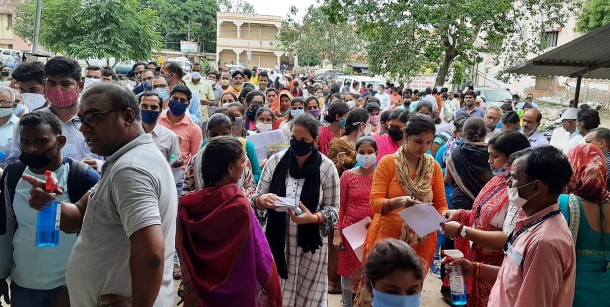 271 candidates leave tgt exam