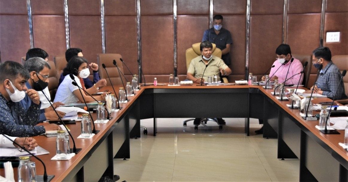 Meeting: President Viss gave instructions to complete the work of nine sewerage treatment plants in 14 villages, Gyanchand Gupta reviewed the progress of various development works of Panchkula Vis area at PWD Rest House