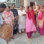 कुरुक्षेत्र में खिलाड़ी सुरेंद्र पालड़ के घर जश्न।