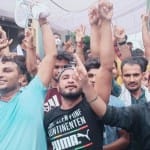 पानीपत में जश्न मनाते लोग।
