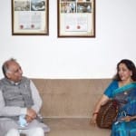 हेमा मालिनी ने की नगर विकास मंत्री आशुतोष टंडन से मुलाकात