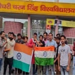 मेरठ में नीरज की जीत पर जश्न मनाते शहरवासी