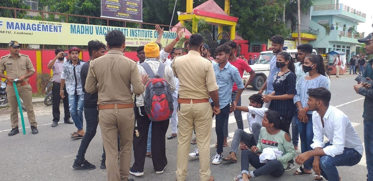 Alleged arbitrariness in making the result, students surrounded the college by blocking the road