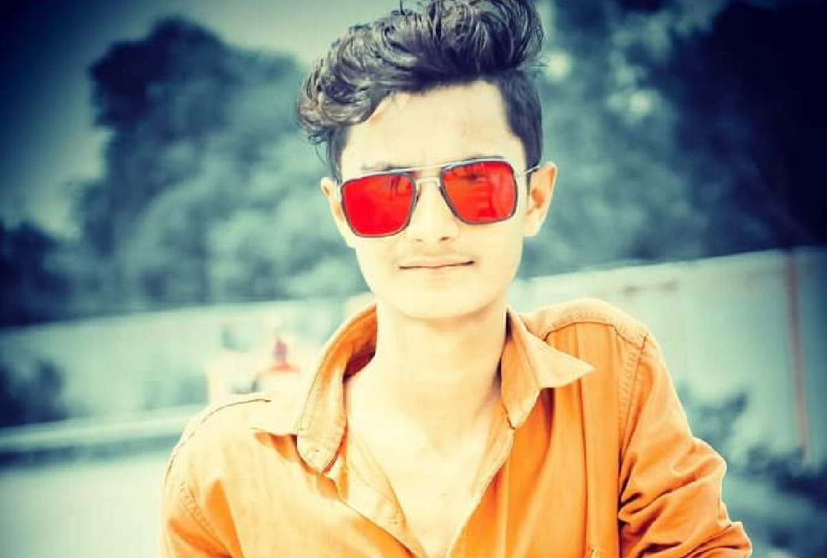 dead body of young man found hanging in shop in mainpuri