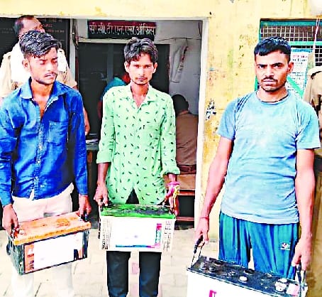 The battery was caught in the hands and sentenced to stand for an hour
