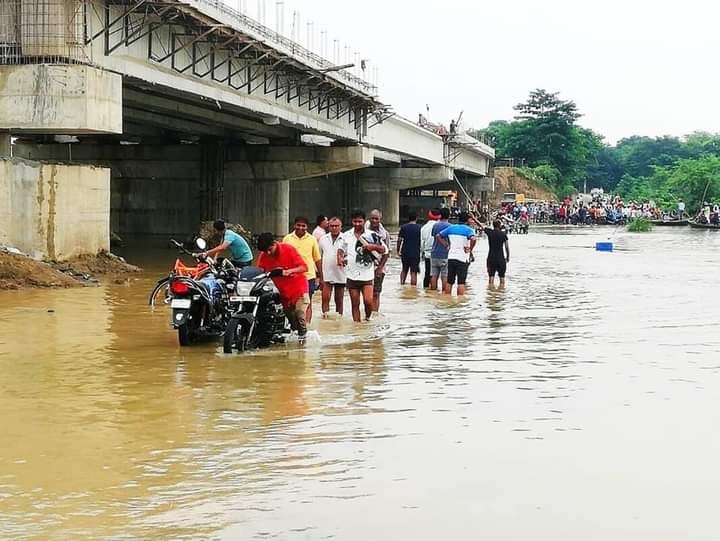 Ganga in spate, ghats submerged, water entered villages