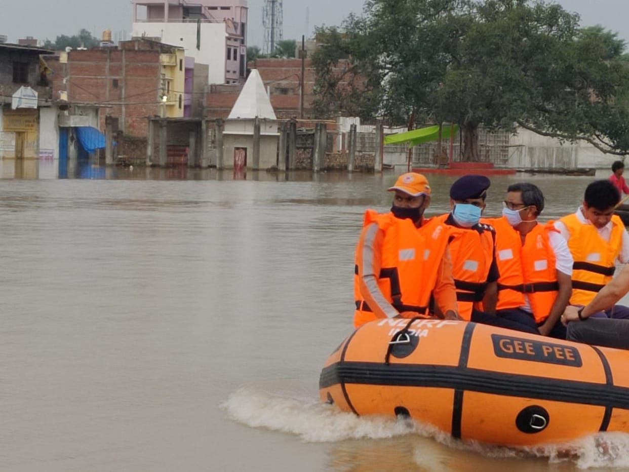 Ganga water level is about to touch danger mark in varanasi Waterlogging in many areas Minister Neelkanth Tiwari visit and see flood situation