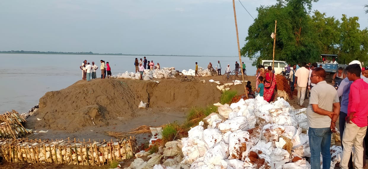 The water level is decreasing rapidly, the harvesting is not stopping