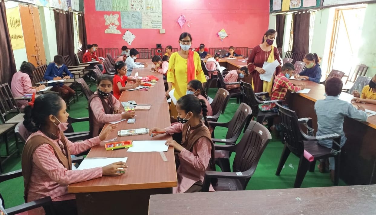 Misbah in writing, Anushka in painting and Priyanshu Pratham in quiz