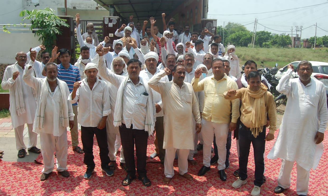 Bharatiya Kisan Sangh demonstrated at BJP office