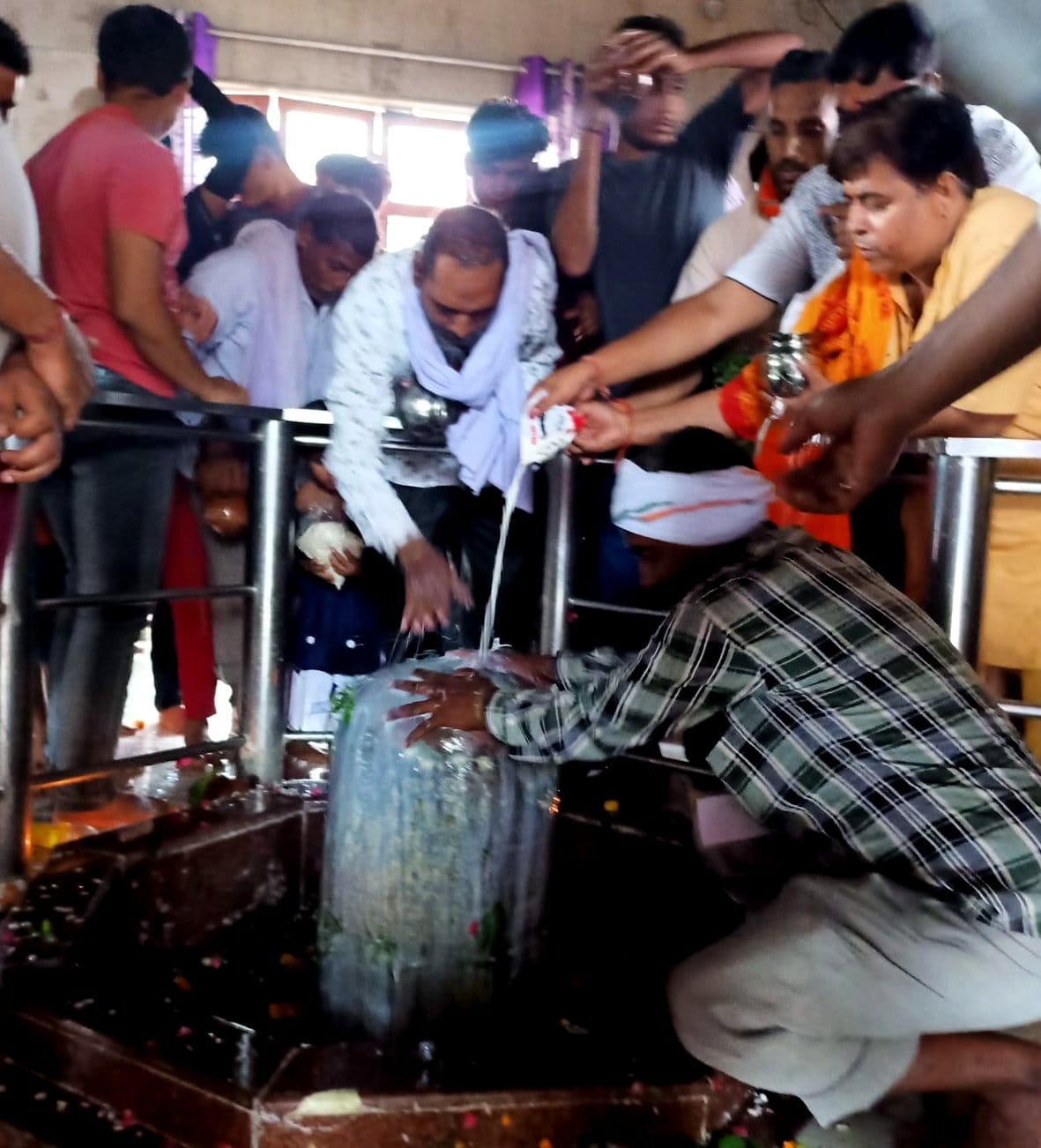More than one lakh devotees performed Jalabhishek on Shivratri