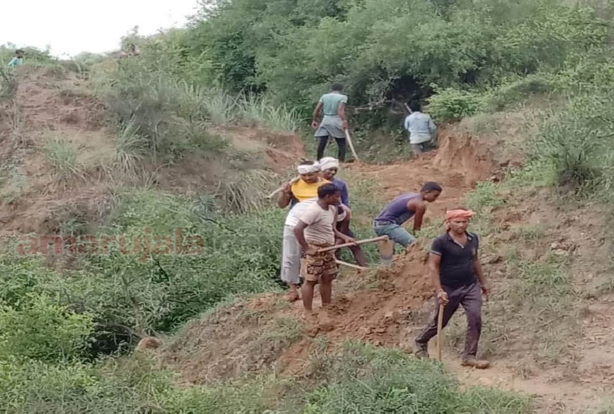 agra villagers made a way by cutting the mud dunes as dashrath manjhi