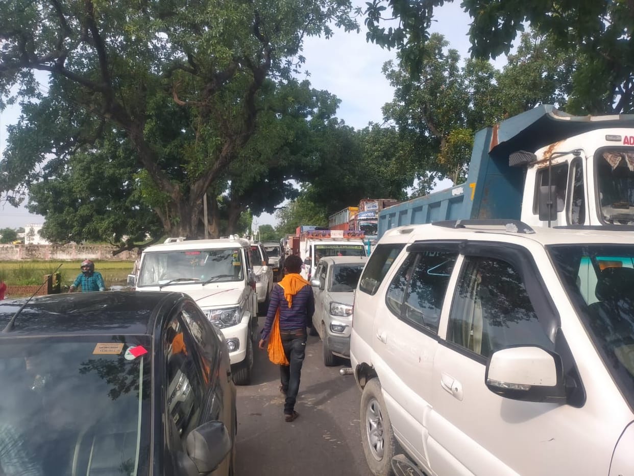 Due to the overturning of the tanker on the road, there was a jam in Tenwa for hours