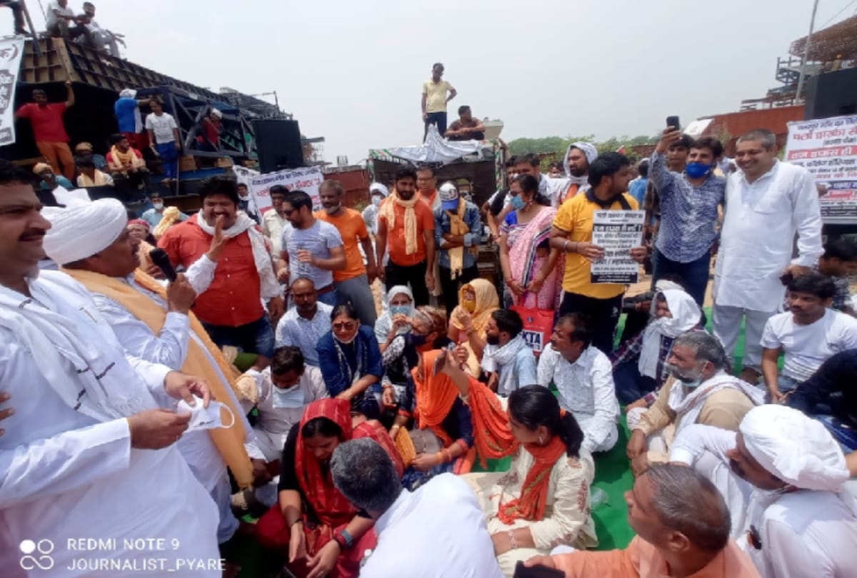 delhi fir filed against people protesting against building of Haj House in dwarka