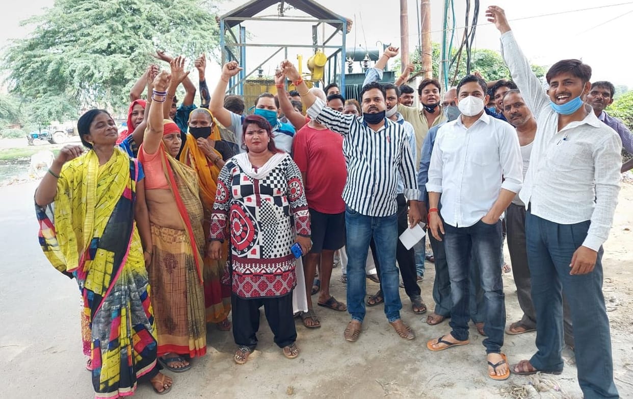 Traders protest on power crisis