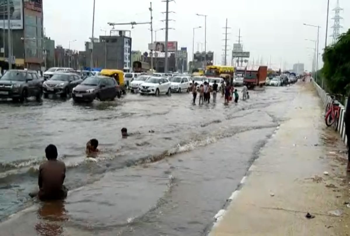 water logging on NH-9 Long queues of vehicles on highway children were seen taking a dip