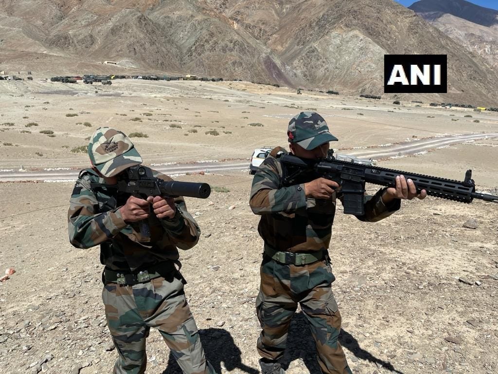 Defence Acquisition Council approved proposals of Rs 7,965 crore for Armed Forces modernization 
