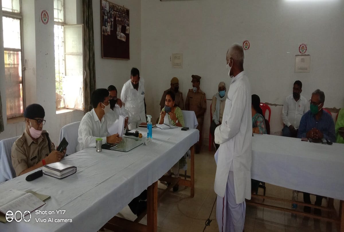 Many officers not reach marihan Tehsil on time on sampoorn samadhan divas mirzapur DM sought clarification