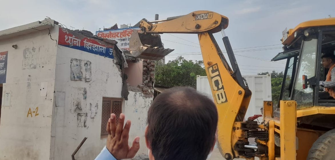 Police checkpost collapsed in JD of highway construction