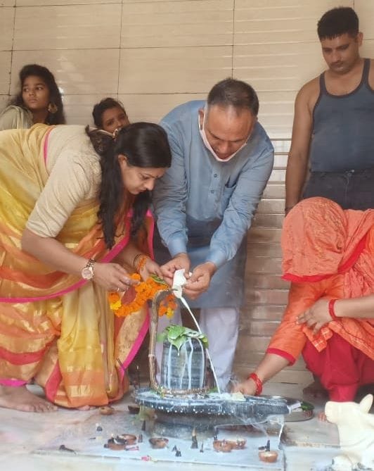 Crowd in temples since morning on Shivratri, devotees performed Jalabhishek