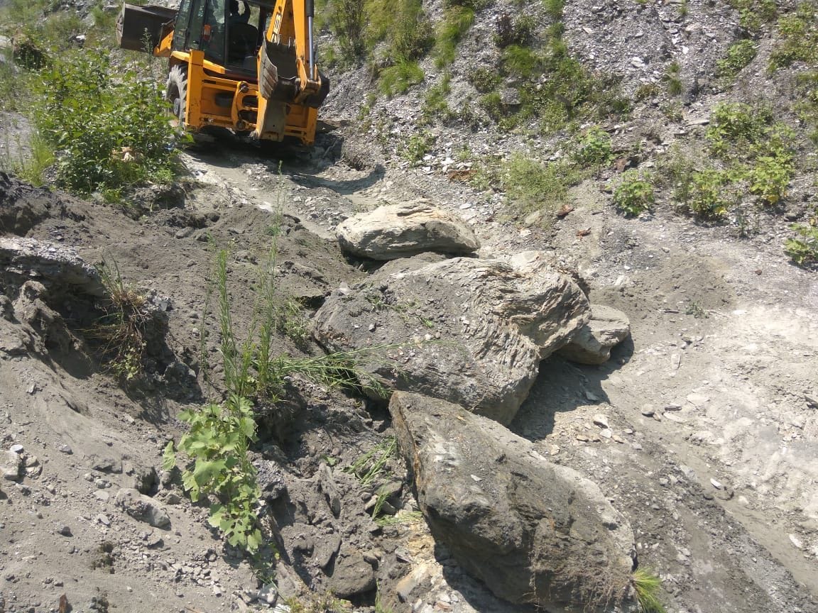 Illegal road leading to the river in Sundla closed
