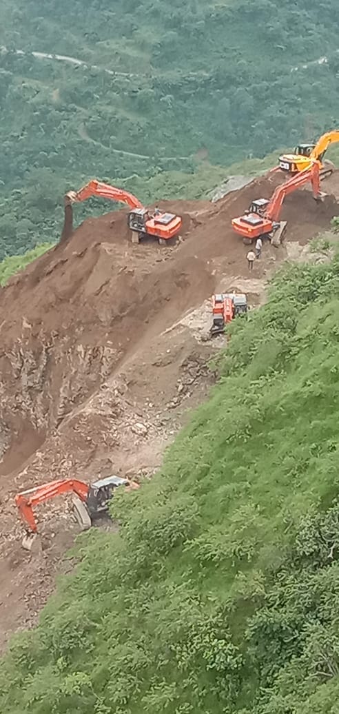 raod block in sirmaur