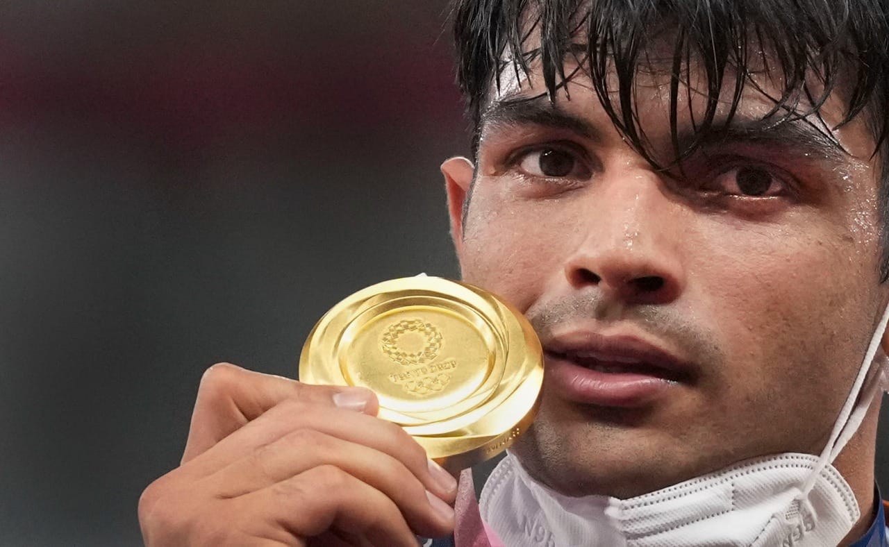 RJ Malishka dances for Gold Medalist Neeraj Chopra and asking for jadu ki jhappi video viral on internet