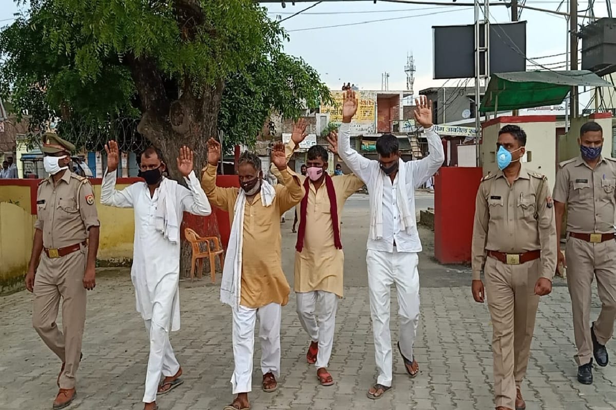 UP Crime News: Four criminals have surrendered in police station because of the fear of encounter in Shamli