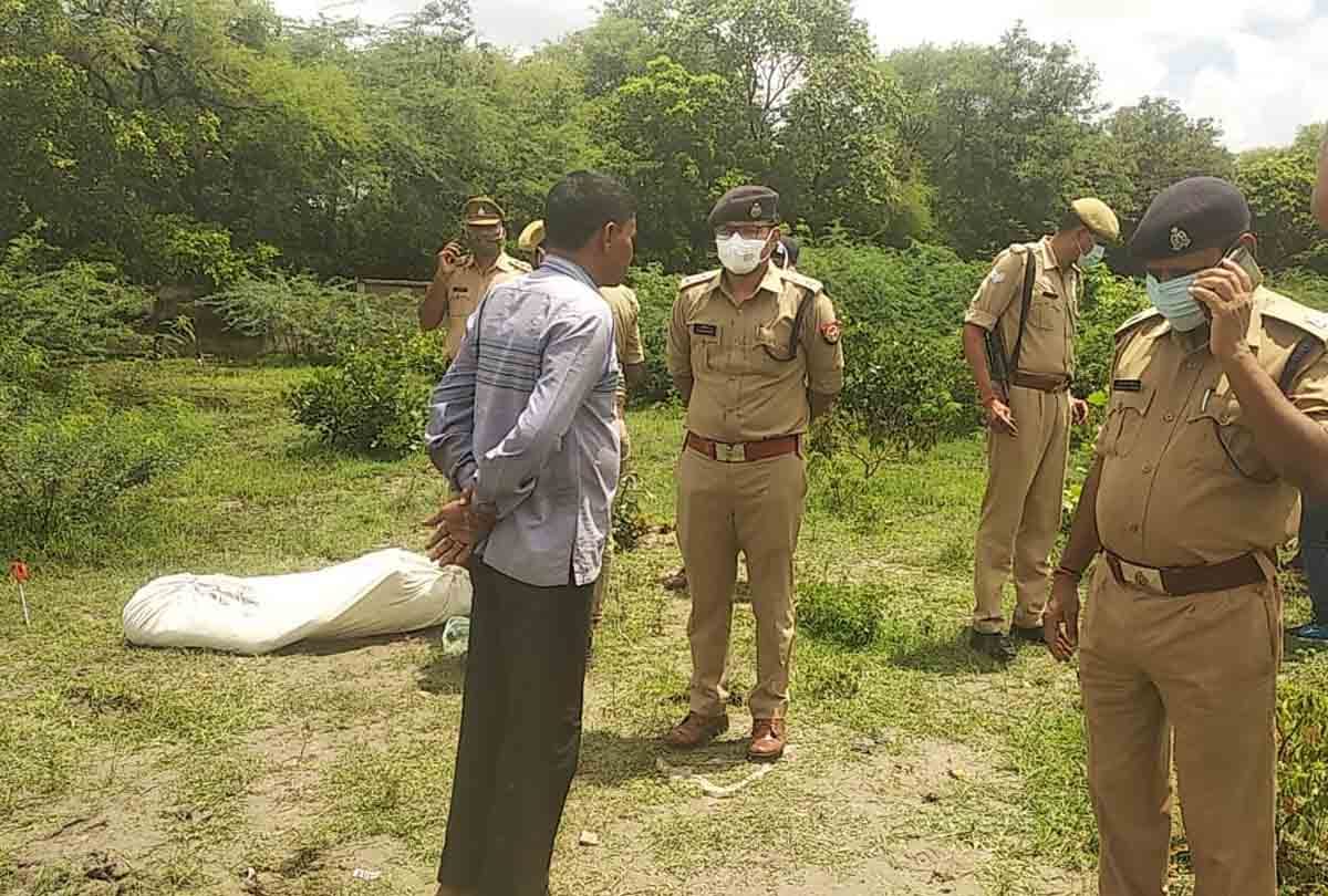 UP: Attempt to burn dead body by killing Banda woman, half-burnt body of girl found in water pit
