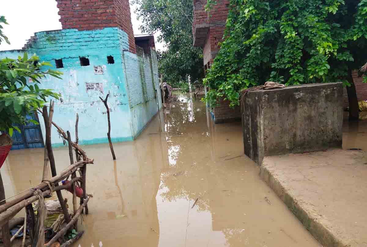 Flood havoc in UP: Flood situation serious in districts around Kanpur, water filled 22 villages of Auraiya