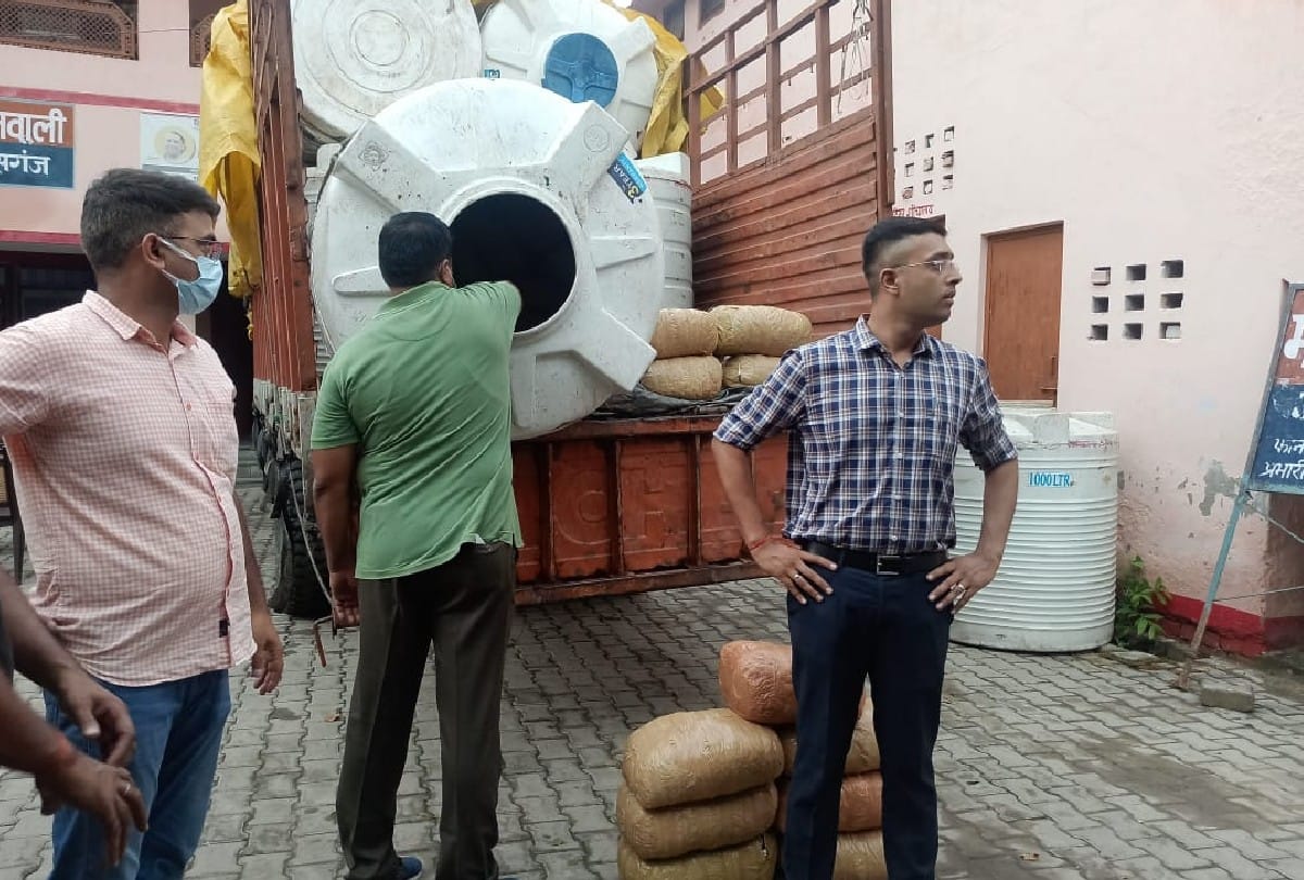 Police caught a large consignment of ganja in Kasganj