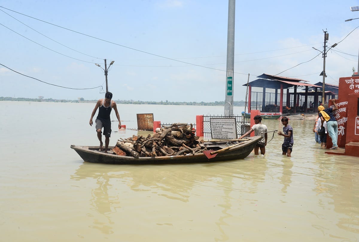 Two dead bodies arrived in Shantipuram, seven dead bodies cremated at Phaphamau Ghat