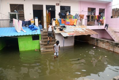 Alert in Prayagraj: Ganga Yamuna reached near danger mark