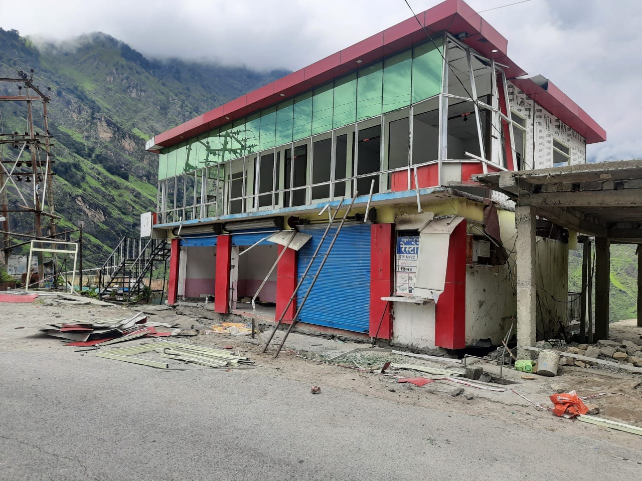 Uttarakhand Weather Forecast: hotel building collapse on badrinath highway due to landslide