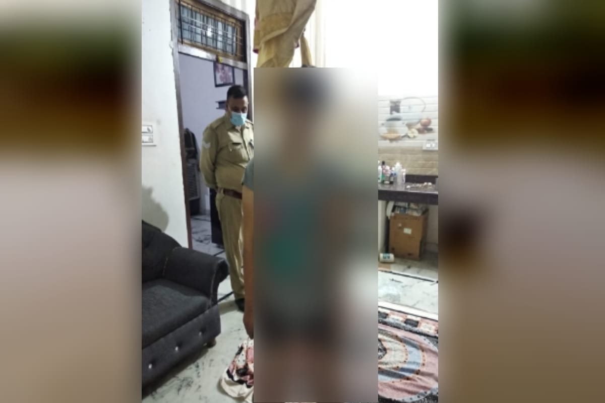 Meerut: Girl commits suicide by hanging in Kankarkheda
