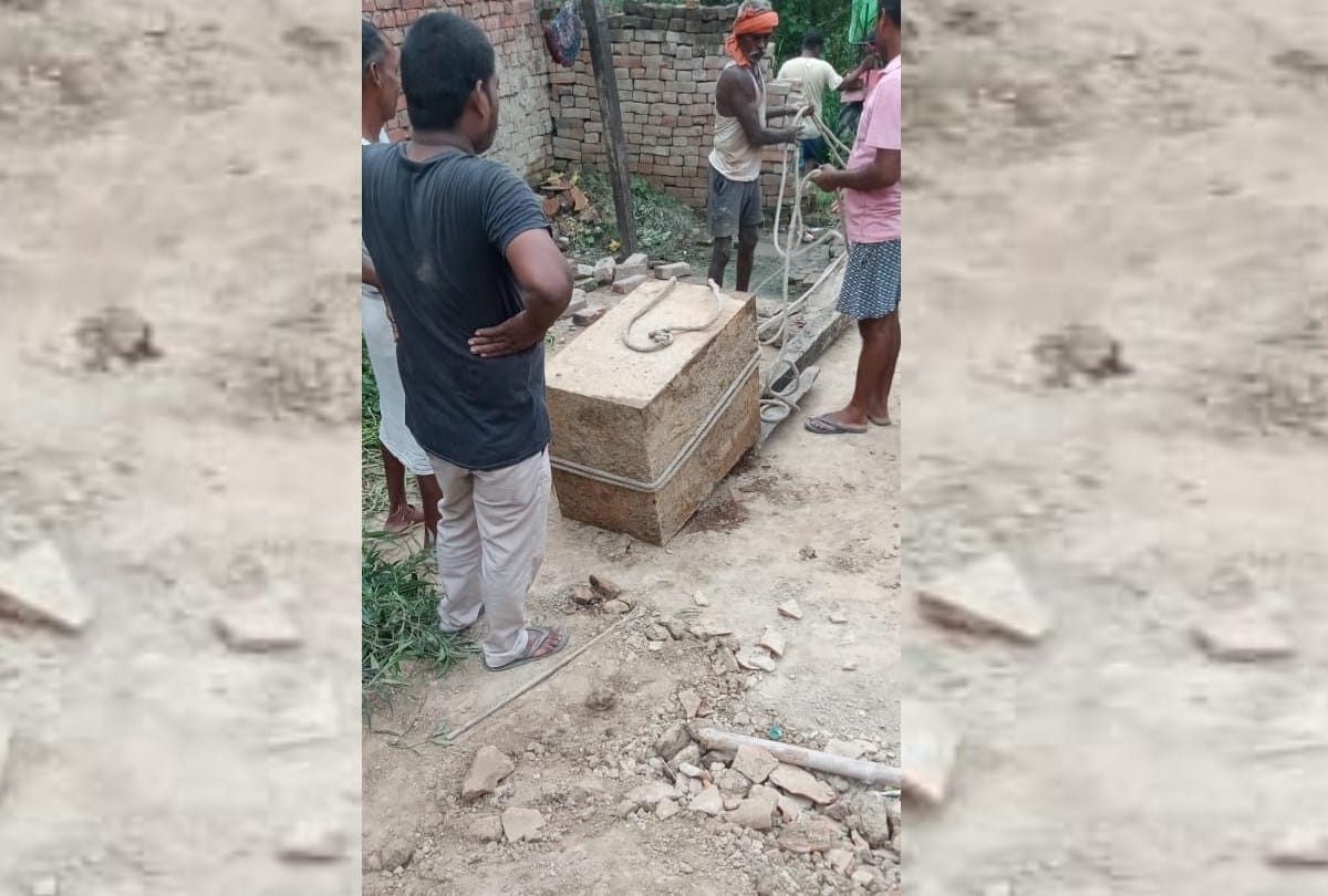A tijori has been found in a village during excavation in sultanpur.