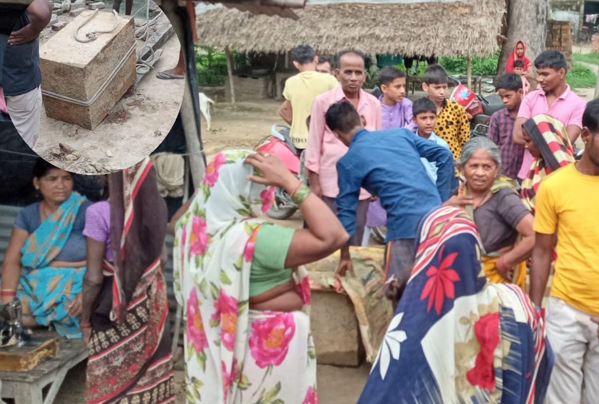 A tijori has been found in a village during excavation in sultanpur.