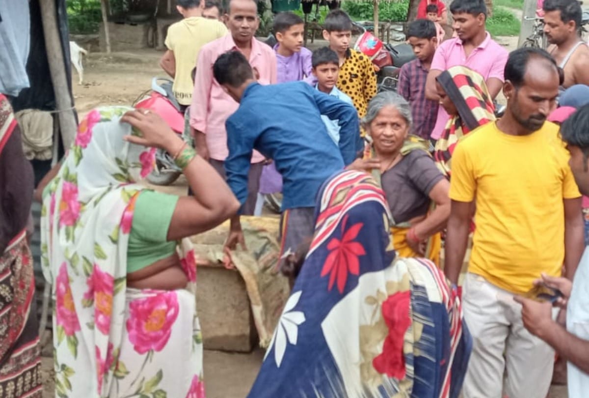 A tijori has been found in a village during excavation in sultanpur.