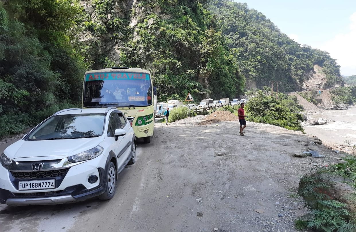 Highway blocked for seven hours due to landslide near seven miles
